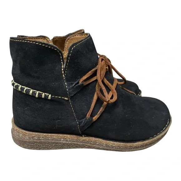 Born Women’s Black Suede Calyn Wedge Chukka Boots Size 8.5 - Picture 11 of 11